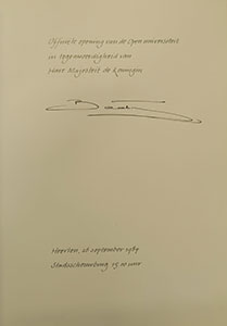 Handtekening van Beatrix in het voor de opening gebruikte receptieboek.