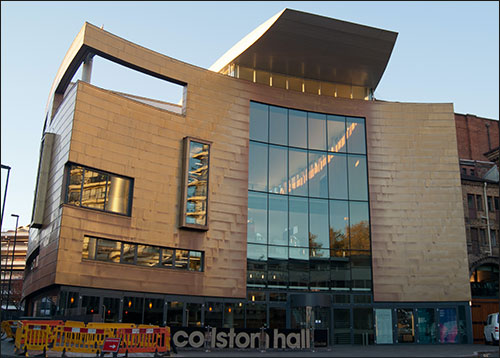 Foto van de voorgevel van Colston Hall in 2013