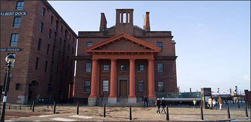 Foto van de voorgevel van het International Slavery Museum in Liverpool in 2011